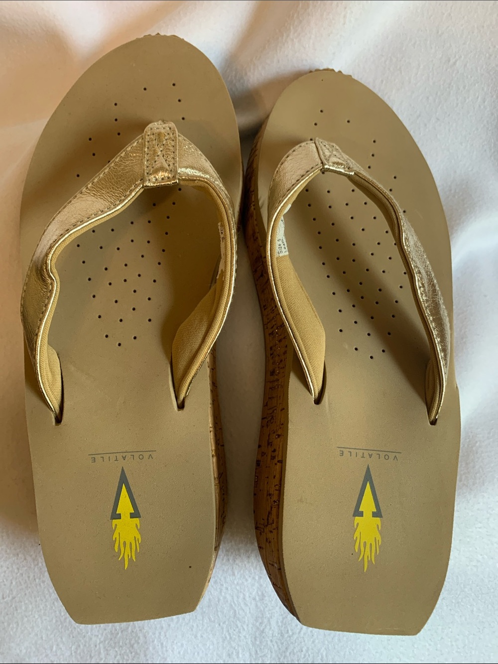 Volatile size 9 gold/cork flip flops